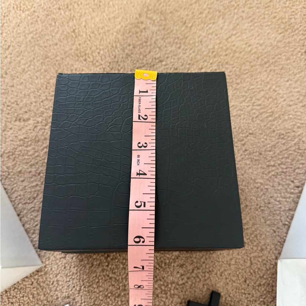 GV2 Women’s or Men’s Watch Box for Storage or Display. Empty. - Picture 11 of 15